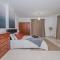 Charming Private Rooms in an Apartment A2 Penha - Faro - Faro