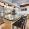 Expansive 2 Bedroom Downtown Aspen Condo, Walk To Gondola For Skiing, Steps To Dining, Shopping And Entertainment - أسبين