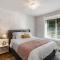 HoneyHomes Spectacular View Home with Amenities - Sumner