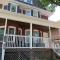 Red Brick Inn - Walk to the Falls, the Casino and all Downtown Restaurants