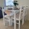 Modern Luxury 1 Bedroom Apartment - Walk to the shops! Free Wifi