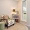 Huxley House An Elegant Mudgee Retreat with Backyard