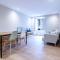 HERITAGE APARTMENTS CERDANYA al carrer Major i parking