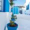 Greek Island Style 2 bedroom Villa with Pool next to the Sea