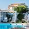 Greek Island Style 2 bedroom Villa with Pool next to the Sea