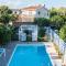 Greek Island Style 2 bedroom Villa with Pool next to the Sea