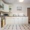 Pass the Keys Charming 2 bed cottage with parking in Canterbury