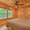 Cozy Boone Cabin with Deck Close to Downtown! - 布恩