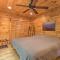 Cozy Boone Cabin with Deck Close to Downtown! - 布恩