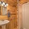 Cozy Boone Cabin with Deck Close to Downtown! - 布恩