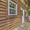 Cozy Boone Cabin with Deck Close to Downtown! - 布恩