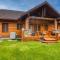 Pine Ridge, Log Home with Lake View and Backyard - Invermere