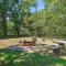 Private Hot Tub and Yard Secluded Broken Bow Home!