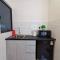 1 Traders Garden 1BR Pool View with HiSpeed Internet Netflix - Cheras