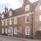 Grand Apartment in Historic Building with Free Parking - Kent