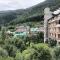 Sarthak Resorts-Reside in Nature with Best View, 9 kms from Mall Road Manali - Manāli