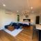 Kosmo’s Studio: City Style in a Retreat Setting!