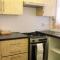 Home Away From Home - 2 Bed FREE Parking & Wifi
