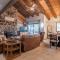 Newly updated 2 Bedroom plus Loft, 3 Full Bathrooms, Sleeps up to 8 people Steps to Free Shuttle