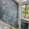 Stunning modern home set in beautiful grounds. - Bath