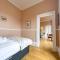 Remarkable 5BR Townhouse with Garden, Sleeps 12