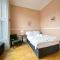 Remarkable 5BR Townhouse with Garden, Sleeps 12