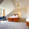 Remarkable 5BR Townhouse with Garden, Sleeps 12