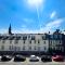 Remarkable 5BR Townhouse with Garden, Sleeps 12