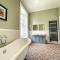 Remarkable 5BR Townhouse with Garden, Sleeps 12