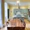 Remarkable 5BR Townhouse with Garden, Sleeps 12
