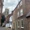 7 Precentors Court