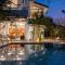 El Cottage by StayVista - An enchanting escape with Scenic views, Colonial decor & Private plunge pool
