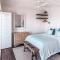 BAY PROPERTIES . Beach House Studio