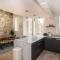 Pass the Keys Stunning 3 Bed Loft Style Apt with Free Parking - Edimburgo
