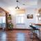 Studio Apartment zur alten Post, 48qm Individualapartment mit Blick über Zittaus Altstadt, Ferienwohnung im Altstadtkern umrandet vom Zittauer Gebirge
