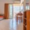 Comfy beach flat, 10min to the city center