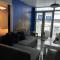 2 Bedroom FREE Parking by Concert Square sleeps 8