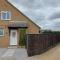 1 Bedroom House with Garden and off road private parking