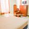 Grand Kembar Hotel Mitra RedDoorz - Bandung