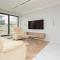 Moderna Central Luxury Apartment with Parking in Gdynia by Noclegi Renters