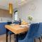 Moderna Central Luxury Apartment with Parking in Gdynia by Noclegi Renters - 格丁尼亚