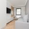 Moderna Central Luxury Apartment with Parking in Gdynia by Noclegi Renters - 格丁尼亚
