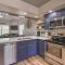 Cozy and Deluxe Branson Condo Balcony and Pool Access - Branson