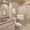 Cozy and Deluxe Branson Condo Balcony and Pool Access - Branson