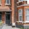 Modern Escape in 1 or 2BR Apartments with Parking - Bedford