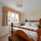 Oak Tree Cottage, Charming, Rural New Forest Home