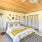 Chic Joshua Tree Pad with Mountain Views and Hot Tub - 二十九棕榈村