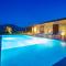 VILLA DEL BORGO con piscina e jacuzzi