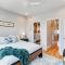 Trendy Fairmount Gem-5 star Location, Roof Deck, PARKING, GR8 for FAMILIES
