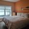 Crescent Lakehouse - Surf, Ski and Serenity